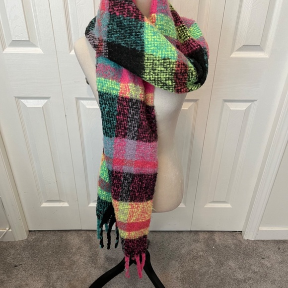 Express 100% acrylic scarf - Picture 2 of 9